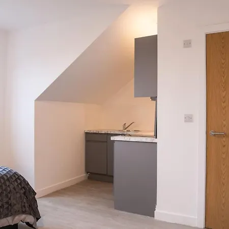 One Bedroom Studio: Old Trafford *