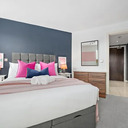 아파트 With Balcony & Secure Parking 맨체스터