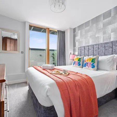 With Balcony & Secure Parking * Manchester