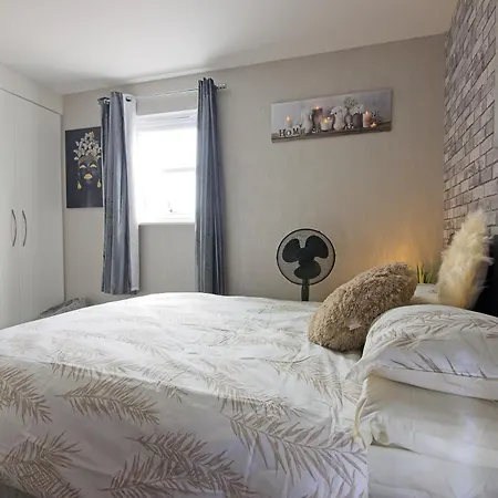 Retreat - Modern 2br Apartment Manchester