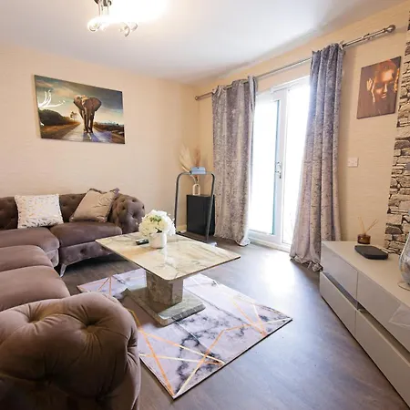 Lejlighed 2 Bed - Free Parking - Close To Centre *