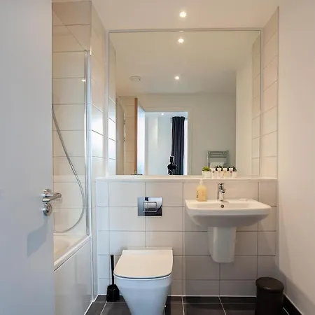 Spacious 2 Bed In *