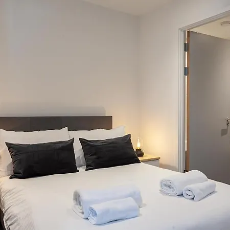Spacious 2 Bed In *