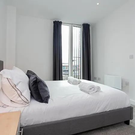 Spacious 2 Bed In *