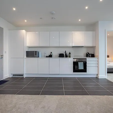 Spacious 2 Bed In Apartment Manchester
