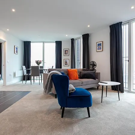 Spacious 2 Bed In