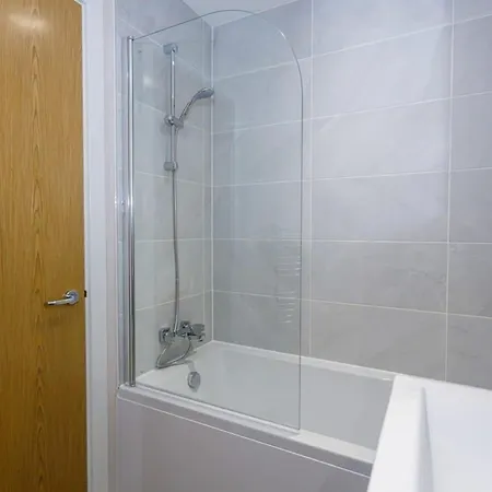 Fantastic 1 Bedroom Apartment *