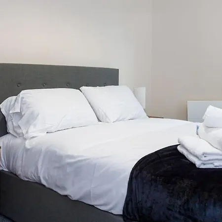 아파트 Stylish And Bright 2 Bedroom *