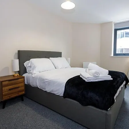 Stylish And Bright 2 Bedroom