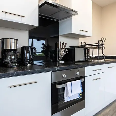 Lovely 2 Bedroom Modern *