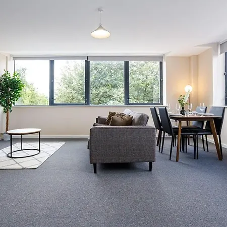 Stylish And Bright 2 Bedroom 맨체스터