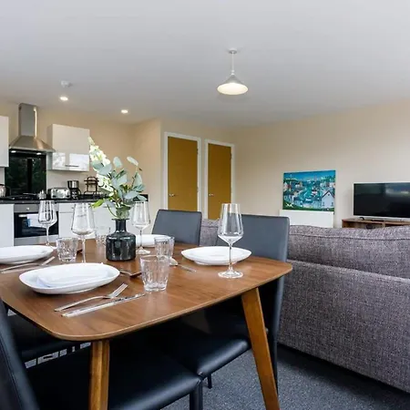 Stylish And Bright 2 Bedroom 아파트