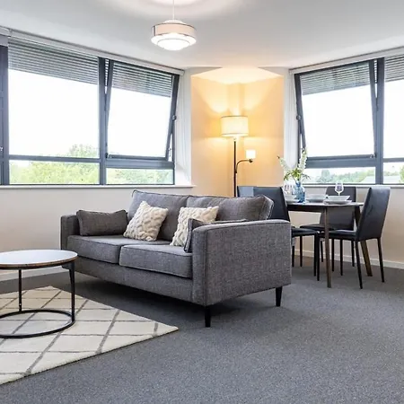 Lovely 2 Bedroom Modern Apartment