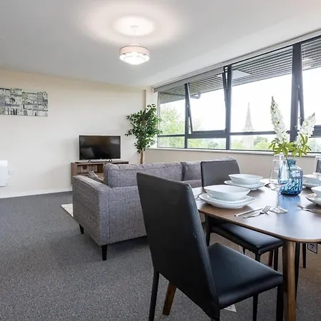 Lovely 2 Bedroom Modern *
