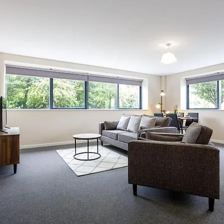Apartment Modern 2 Bedroom *