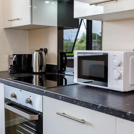 Modern 1 Bedroom Apartment, *