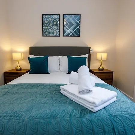 Modern 1 Bedroom Apartment, *