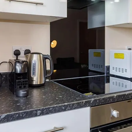 Modern 1 Bedroom Apartment,