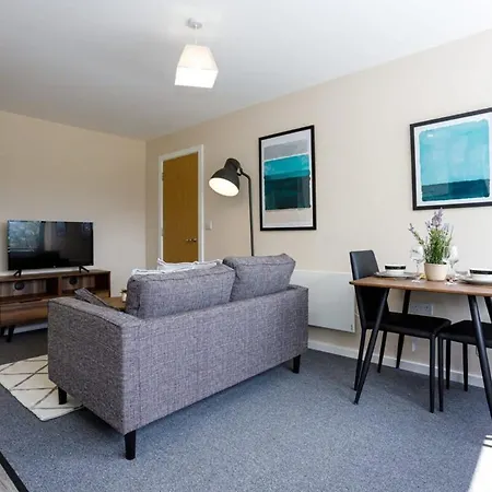 Modern And Stylish 1 Bed Apartment *