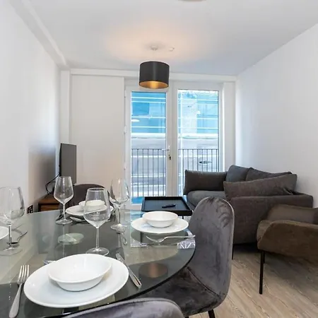 Smart 1 Bedroom In Salford Manchester