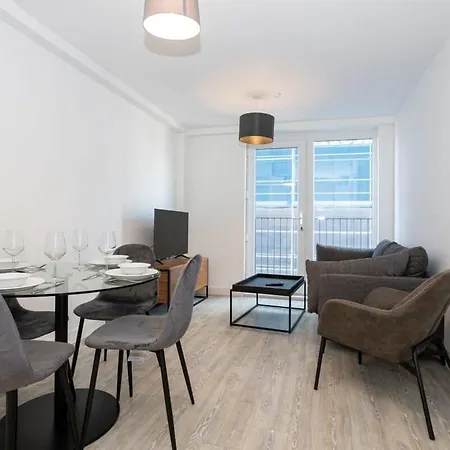 Smart 1 Bedroom In Salford Apartment *