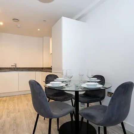 Smart 1 Bedroom In Salford Manchester