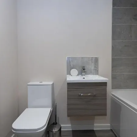 Bright & Modern 1 Bedroom Apartment