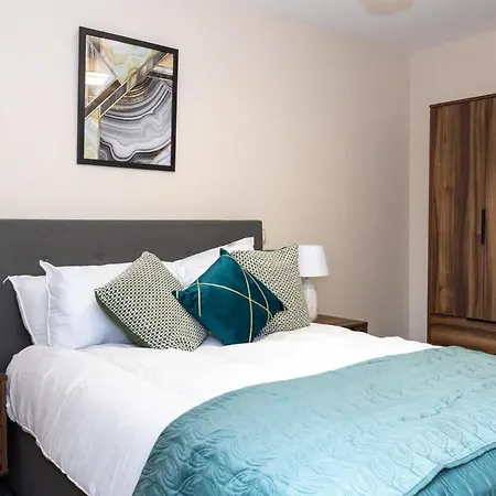Contemporary 2 Bed Salford Apartment Manchester