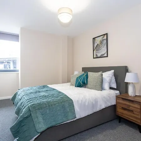 Contemporary 2 Bed Salford Apartament