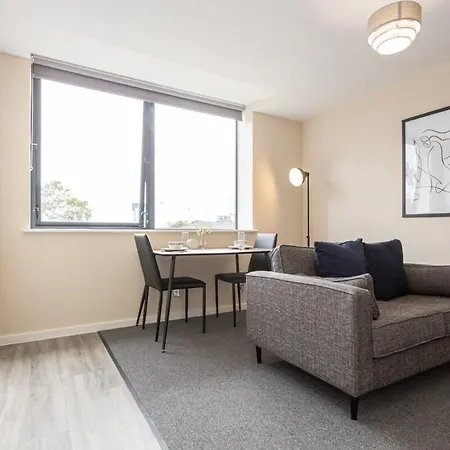 Apartment Modern & Bright 1 Bedroom Salford *