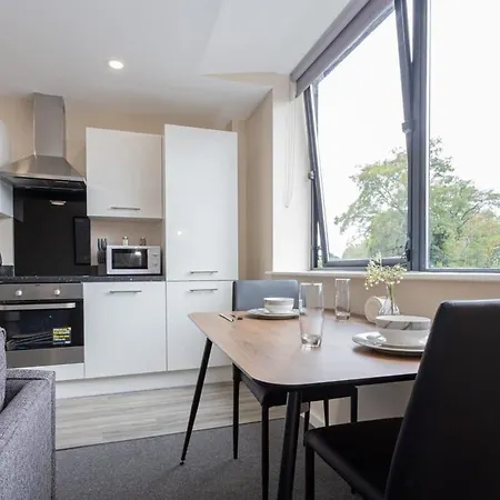 Modern & Bright 1 Bedroom Salford *
