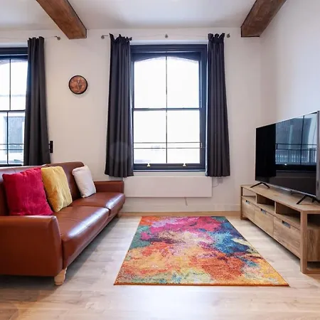 Superb 2bed 2bath 5min Walk To Victoria Station *