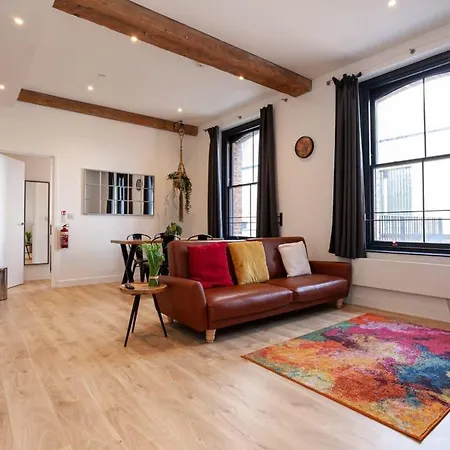 Superb 2bed 2bath 5min Walk To Victoria Station * Manchester