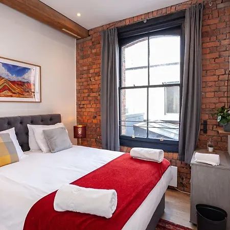 Superb 2bed 2bath 5min Walk To Victoria Station Manchester