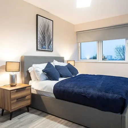 2 Bedroom Modern In Manchester