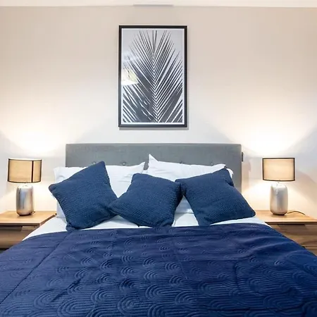 Апартаменты 2 Bedroom Modern In *