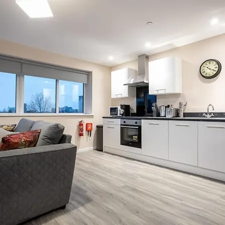 2 Bedroom Modern In Apartment