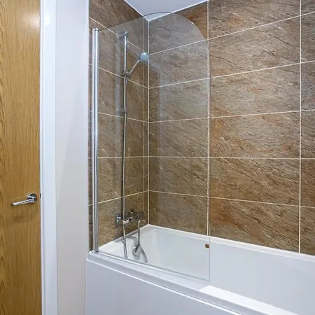 2 Bedroom Modern In * Manchester