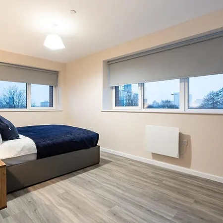 2 Bedroom Modern In Apartment