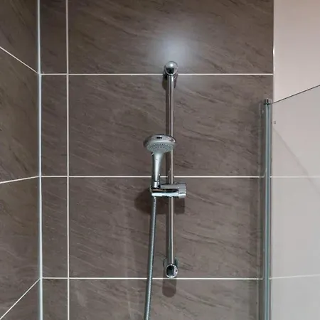 Contemporary 2 Bed - Sleeps 4 شقة