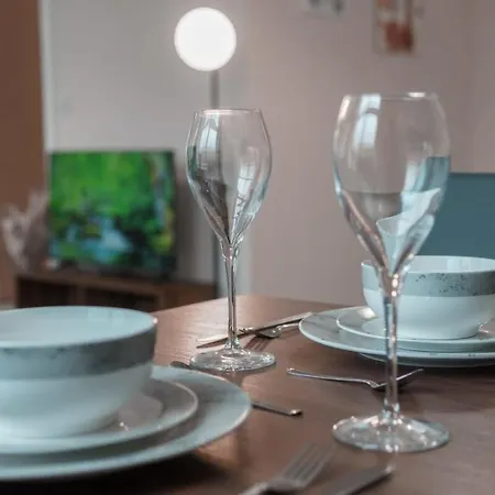 דירה Contemporary 2 Bed - Sleeps 4 *