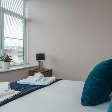 Contemporary 2 Bed - Sleeps 4