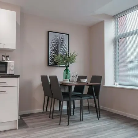 Contemporary 2 Bed - Sleeps 4 Manchester