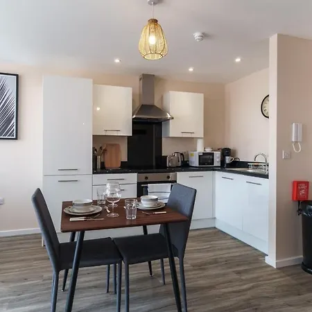 Lovely 1 Bedroom *