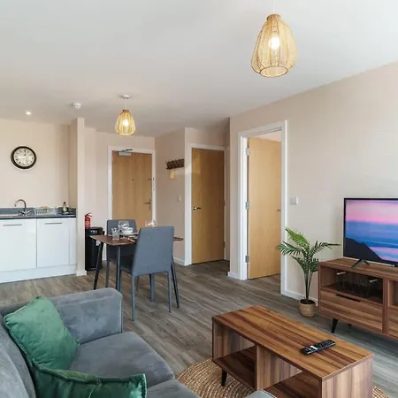 Lovely 1 Bedroom *