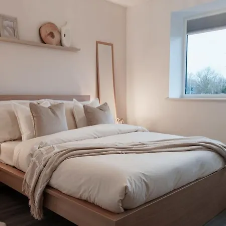 Lovely 2 Bed In - Sleeps 4 Apartman *