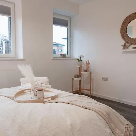 Lovely 2 Bed In - Sleeps 4 * Manchester