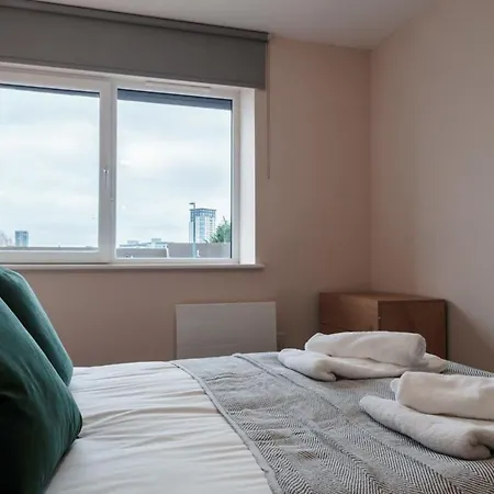 Lovely 1 Bed In - Sleeps 2 *