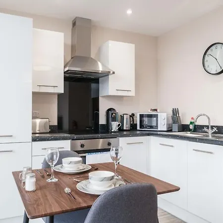 Bright 1 Bed - Sleeps 2 *