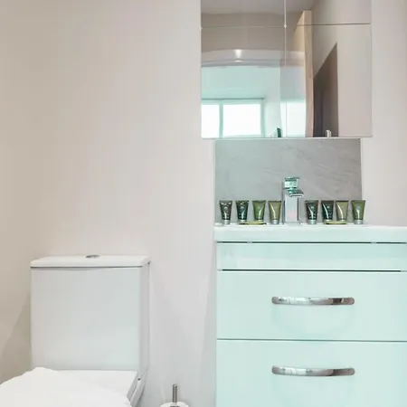 Bright 1 Bed - Sleeps 2